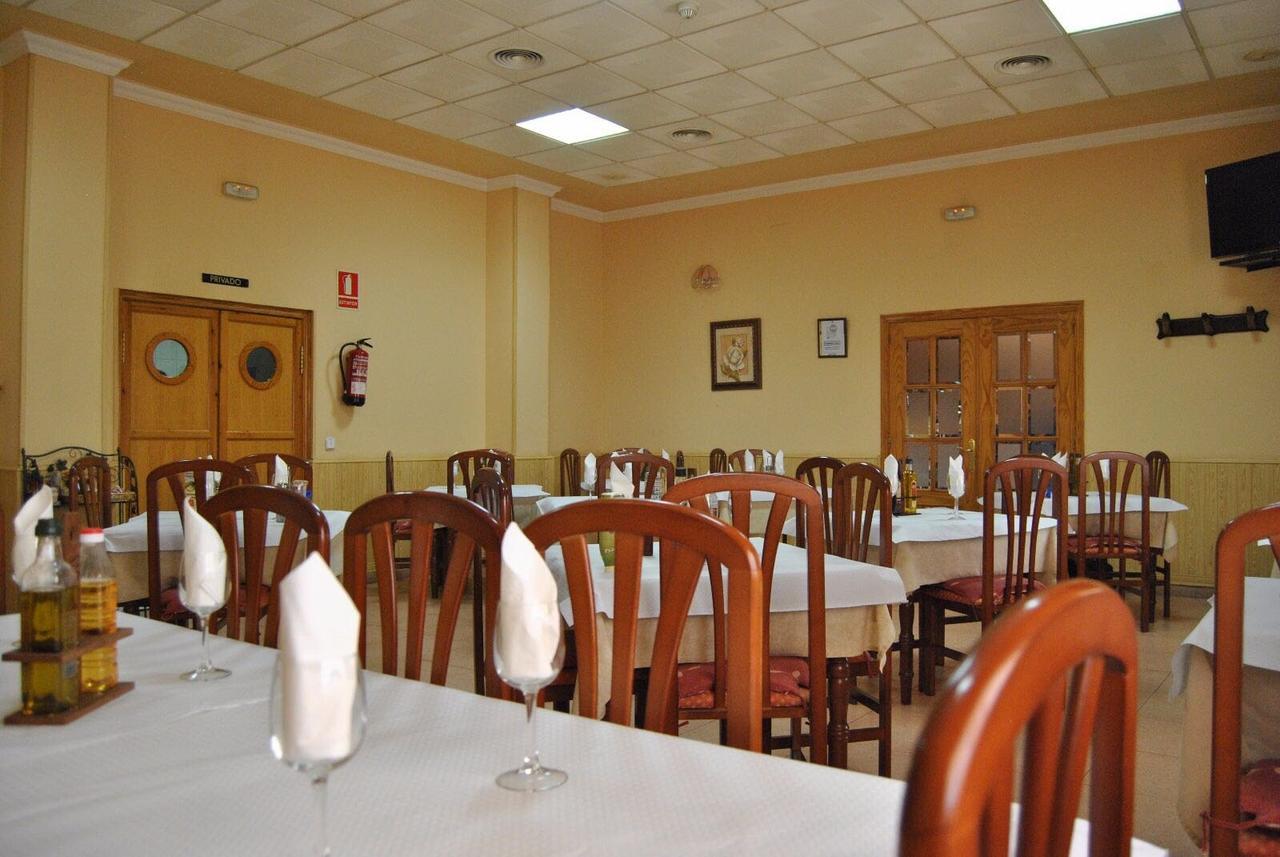 Hotel Las Dehesas Navalvillar de Pela Exterior photo